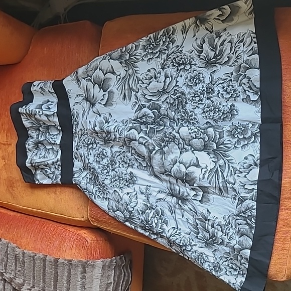 Black and White Floral Strapless Dress - Picture 4 of 5